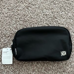 Black Lululemon Everywhere Beltbag NWT